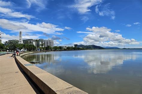 esplanade in tagalog|ESPLANADE Meaning in English .